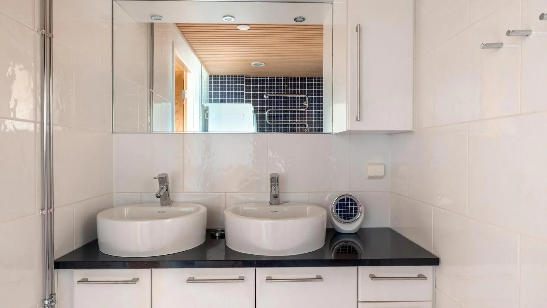 2Ndhomes Luxury 2Br Rooftop Terrace Apartment With Sauna In Kamppi Center Helsinki 0*,  Finland
